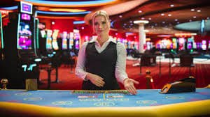 Meja Texas Hold'em Bonus di gacor 368 dengan dealer profesional dan kartu komunitas yang jelas